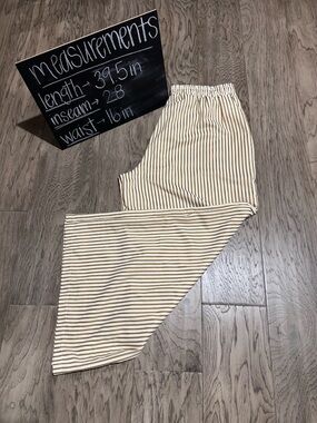 ⭐️ NWOT
WOMENS SHEIN PANTS 👖
